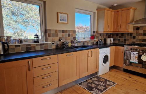 Highland River Cottage with Hot Tub - Foto 28