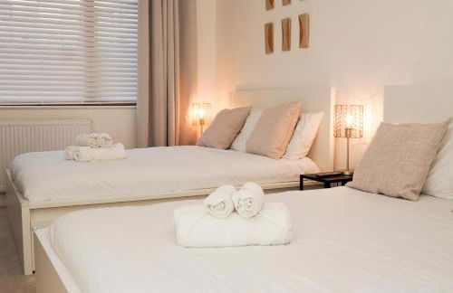 Spacious 4BR 4BA gated townhouse with balconies, Central JQ - Foto 18