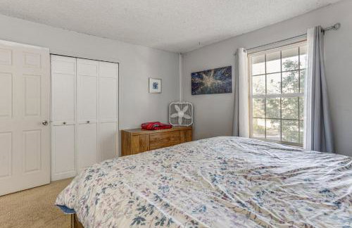 Spacious Aurora Retreat w/ Game Room + Hot Tub! - Foto 20