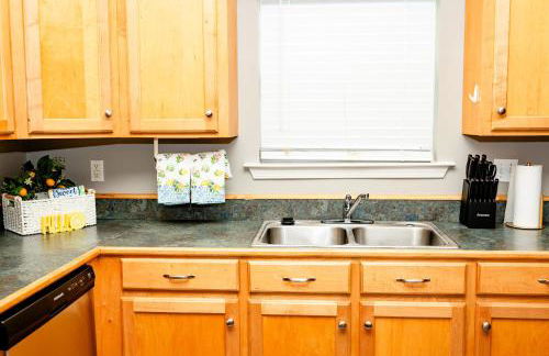 Hometown Hideaway King Ste 6 mi to Sports Complex - Foto 13