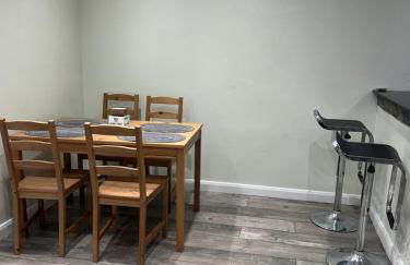 Charming Aldershot Home - Free Parking - Foto 6