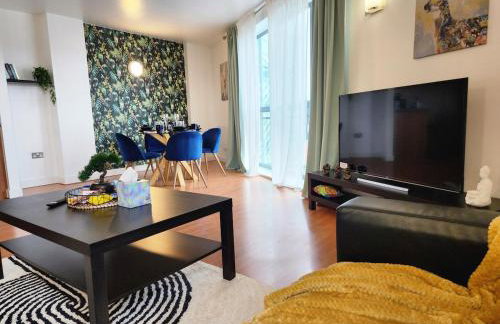 Stylish 2-Bed Apartment, Free Parking, Walk to Hospital & Uni - Foto 12