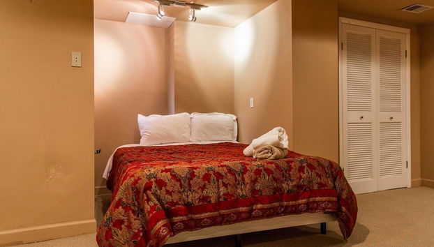 Safe Spacious Mansion Indowntown - Foto 5, Zimmer