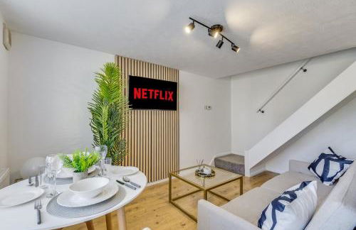 Cozy Riverside Cottage in Hertford Town with Parking - Foto 1