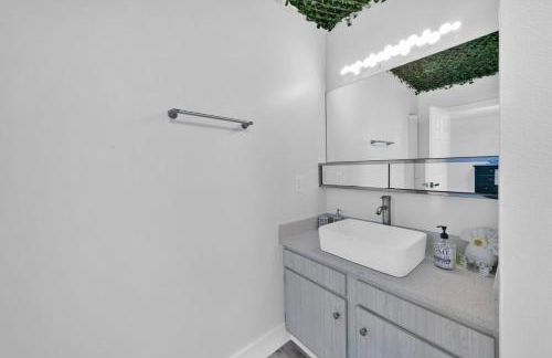 240 Queen Bed, 3 Pools, 80in TV - Foto 22