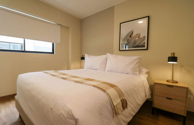 w Comfy 2BR w Modern Balcony Near Kennedy Park - Foto 17