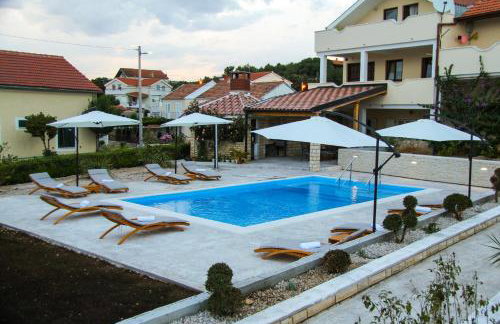 Merita Apartments with Pool - Photo 6