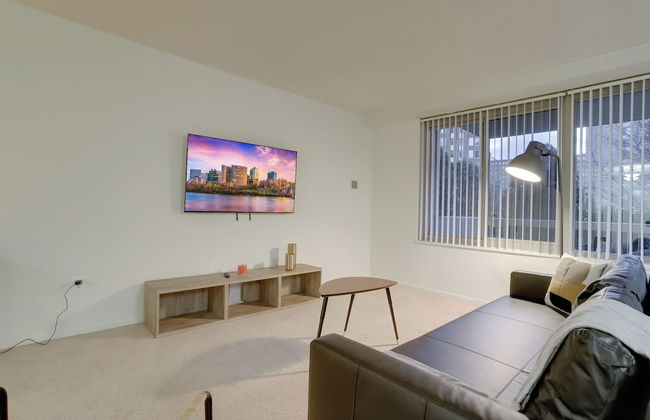 Modern Apt Near Airport in Cystal City - Photo 1