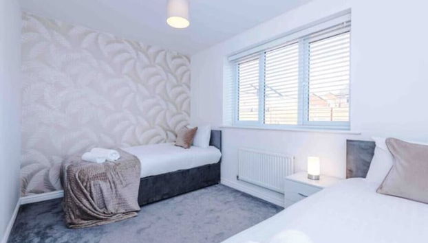 Lovely three bed home Manchester - Foto 3, Habitación