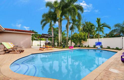 Sensational 5BR Villa Heated Pool near Hard Rock - Foto 40