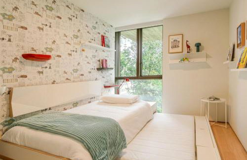 Grand Villa w/ Pool, Garden & Garage by HostWise - Foto 12