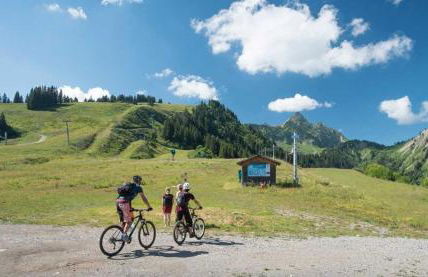 Dans résidence neuve LE SNOW ROC sur les pistes, appartement 8 personnes 2 chambres et coin montagne avec Terrasse WIFI et SAUNA - Photo 43
