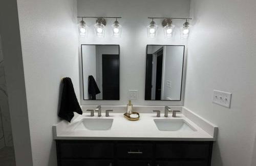 Royal Flush Villa - King Bed near WinStar - Foto 15