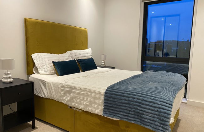 Cosy Stunning two Bed Apartment With Balcony - Foto 6