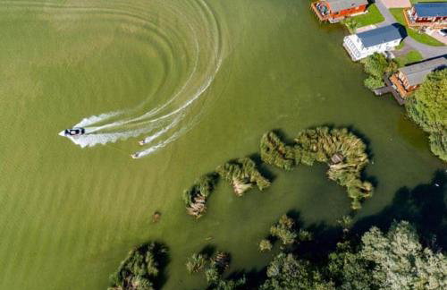 Chichester Lakeside Holiday Park Lakefront Lodge - Foto 65