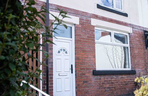 2ndHomeStays- Stoke-on-Trent-A Serene 3 Bed House with a Garden View-Suitable for Contractors-Relocation Families-Group of Friends-Sleeps 6 - 16 mins to J15 M6 and 36 mins to Alton Towers Resort - Foto 13