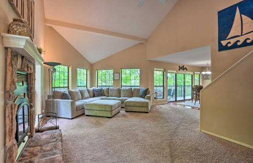 Beaver Lake Retreat with Deck and Private Hot Tub - Foto 4