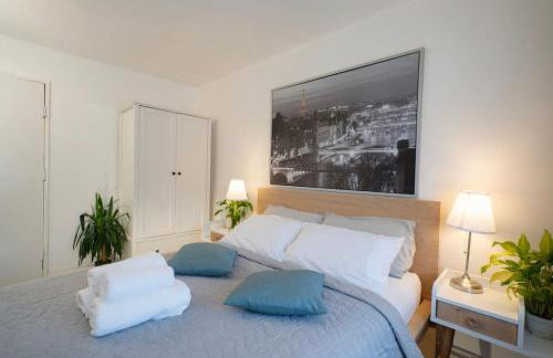 Entire 4-Bed House & Parking, Steps from ICC & Utilita Arena Birmingham & Broad Street - Photo 11