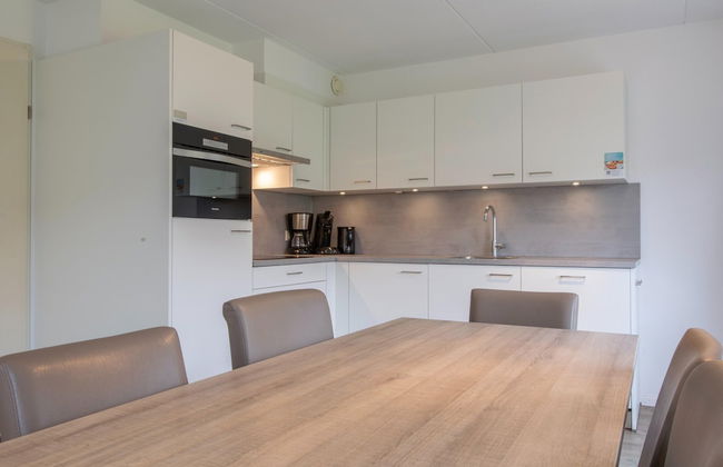 Restyled Bungalow With 2 Bathrooms, Near the Beach - Photo 20