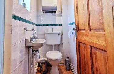 Highstone 4 Bedrooms Home 7 Beds With Parking and Garden - Foto 29