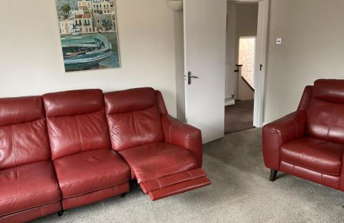 Large 2-bedroom maisonette with free parking - Foto 16
