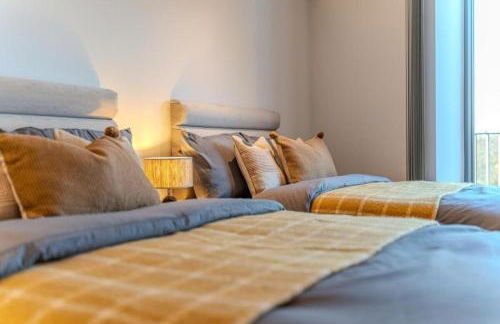 Luxuary 2BR Apt Sleeps 9, Wembley and Park Views - Photo 24