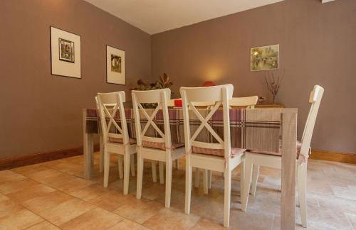 Spacious farmhouse with private heated pool in a rustic garden - Foto 15