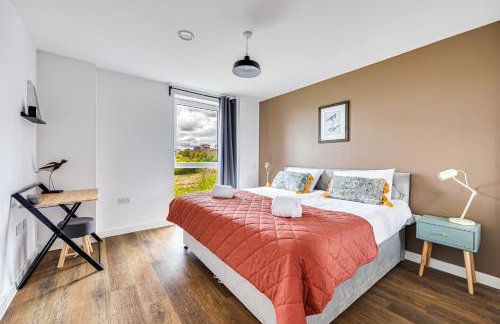 Penthouse Apartment - City Centre - Secure Parking, Balcony, Self-Check-In, Fast Wifi and Smart TV with Netflix by Yoko Property - Photo 2