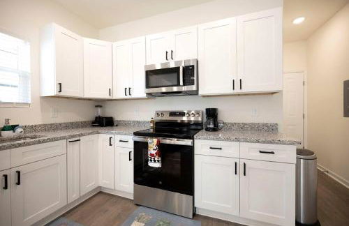 4 Min to Downtown - 10 to Elon - Washer and Dryer - Foto 14