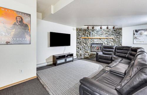 Hike, Ski and Soak! Spacious Anchorage Getaway - Foto 12