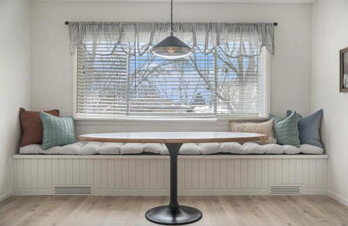 Central Family Oasis with Hot Tub & Fenced Yard - Foto 10