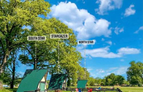 Secluded A-Frame Glamping on 46-Acre Farm Near Nashville – Queen Beds, Fire Pit, Breakfast Included - Foto 3