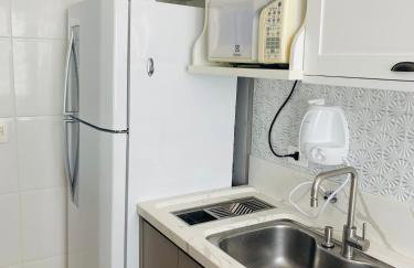 Apto com ar-cond e piscina a 100m mar praia da Enseada - Foto 37