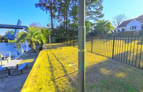 Paradise on Ocean Waterway Huge 5000 sq ft w Private Pool, Boat Dock, Grand Piano, Game Tables, BBQ, 1 acre Yard, Crib, Sleeps 34 - Foto 56