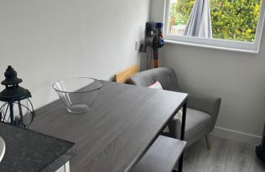 Beachy Vibes and Chill Times 2 bed chalet in Leysdown - Foto 5