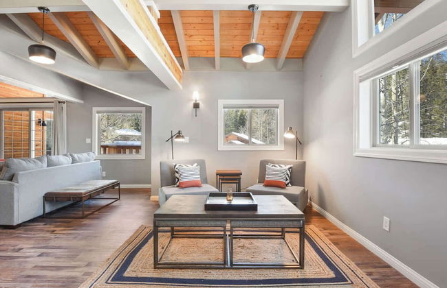 Alpine Chalet Nature Lovers Rejoice! Chic 4 BDR - Photo 22