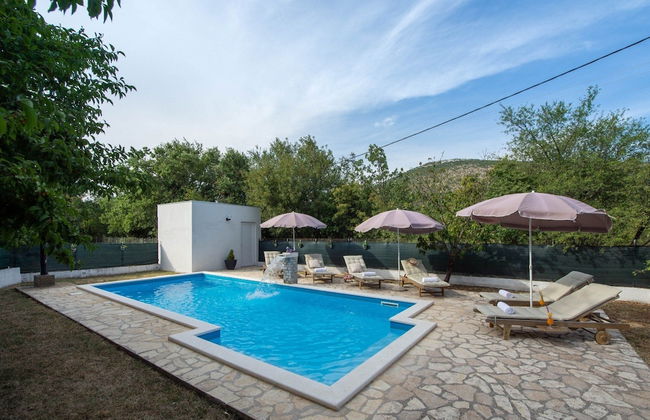 Spacious Prgomet Retreat With Private Pool, Fitness Centre, and Garden - Foto 56