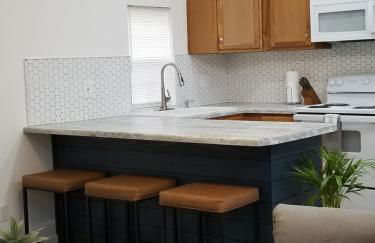 Cozy Spacious Cottage with deck and grill - Foto 5