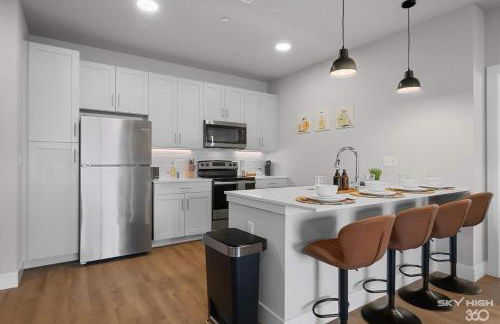 Deluxe 2BR Near Amp, Culture & Walmart wPool - Photo 26