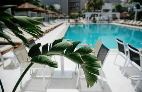 4BR Newly Renovated Retreat Tranquil Coastal Haven - Photo 23