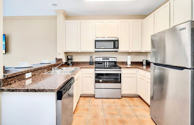 Modern 2BR Condo - Near Disney Pool Hot Tub - Foto 12