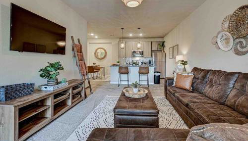 Boho Oasis w KING Bed w POOL Nr AIRPTShoppingDWTN - Foto 1