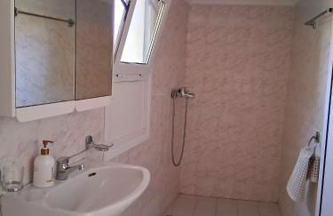 Albert's Place - Photo 11