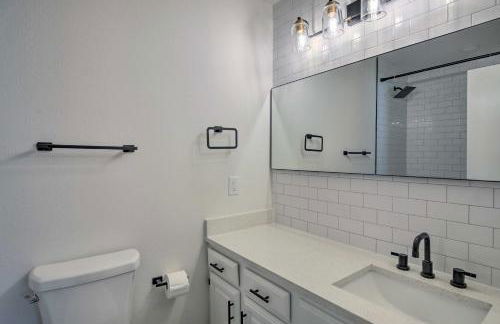 Stunning Plano Home with Private Pool and Hot Tub - Foto 18