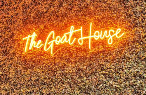 The Goat House Waterfront Hottub Stargazing - Foto 13