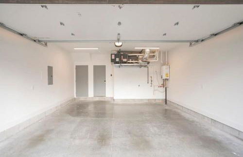 Roof Deck Grill VIEWS 2 Miles from Broadway - Foto 48