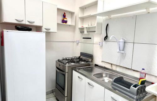 APT-10 Completo Com Ar-Condicionado Garagem Predio Central Perto de tudo - Foto 17