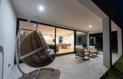 Auréa House - 4BR Azores Villa with Ocean View, BBQ & AC - Photo 32