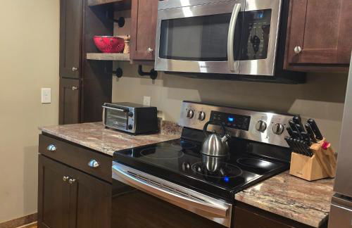 Couples Getaway Cabin with a Loft - Firepit - Creek - Foto 3