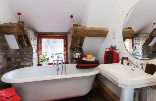 Ty Fferm Hen, Ancient Farmhouse, Coity Bach - Foto 28